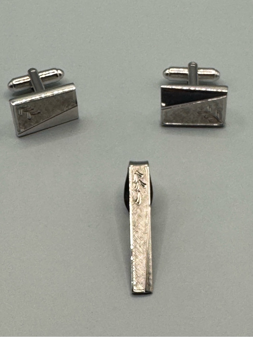 Vintage Swank Cufflinks & Tie Clip Set Silver Tone Etched Mid Century Men’s